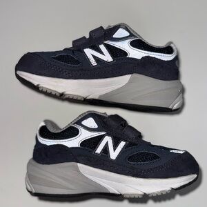 New Balance Kids Navy and Gray Sneakers 990 V6